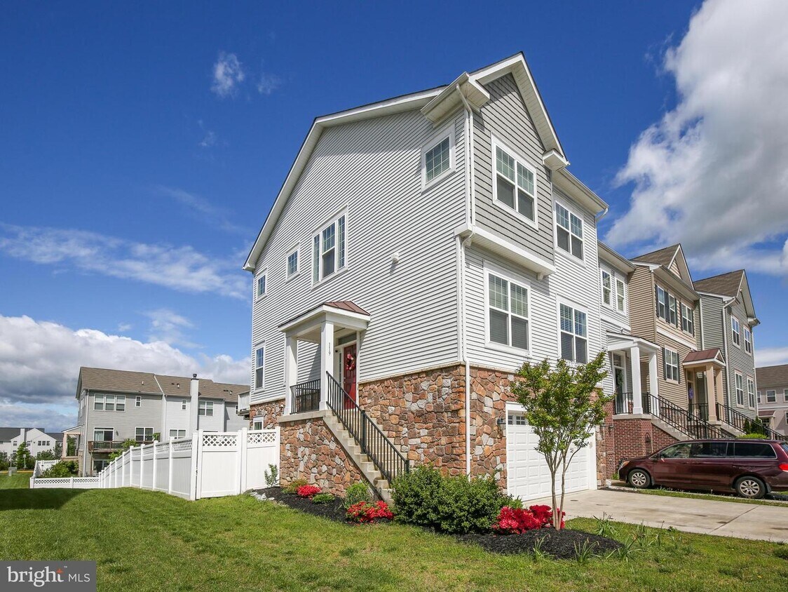 Primary Photo - 119 Kingsley Dr