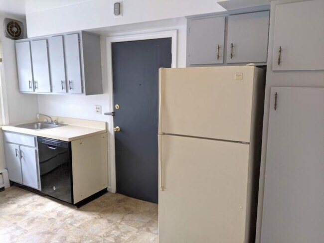 Building Photo - 2 bedroom in Evanston IL 60201
