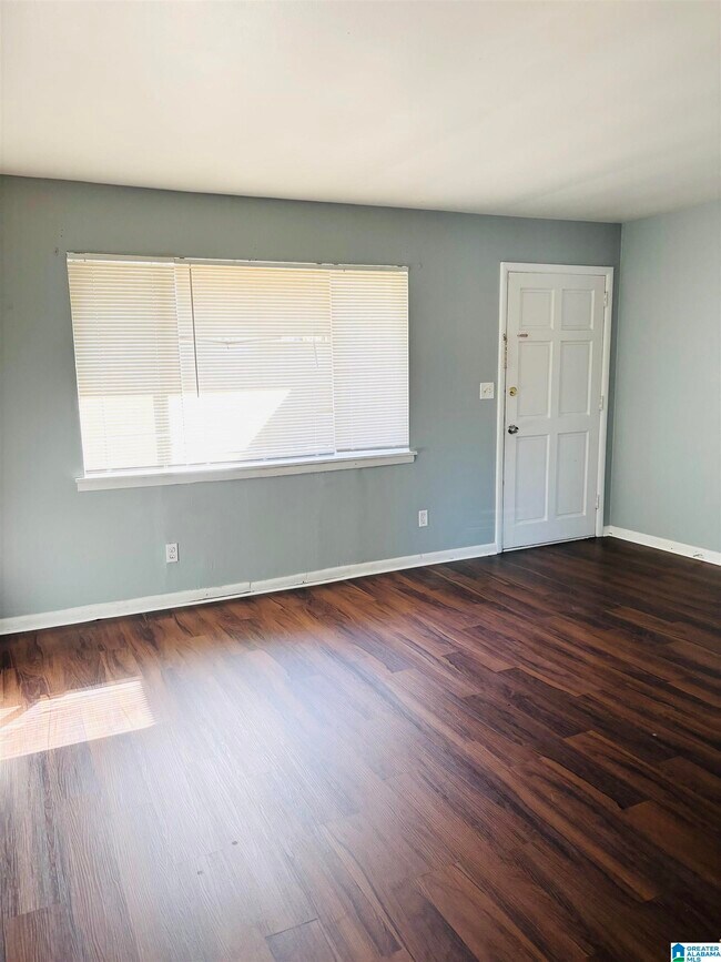 Foto del edificio - 7748 Rugby Ave