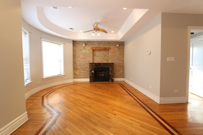Building Photo - 534 E 44th St