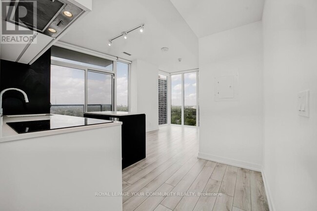 Building Photo - 33 Helendale Ave