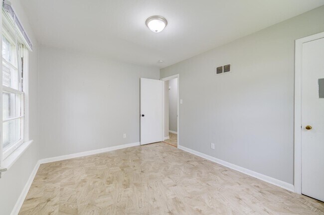 Foto del edificio - 6811 Brower Ct
