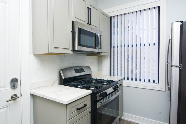 Foto del edificio - 7622 N Eastlake Terrace