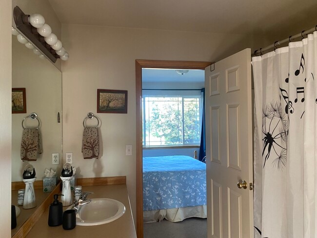 Foto del edificio - 902 Golden Pheasant Dr