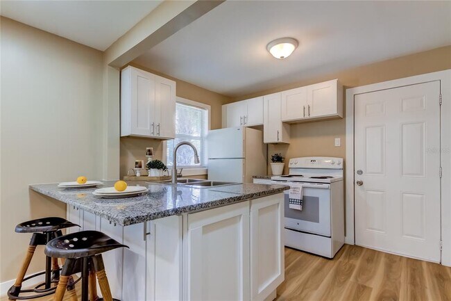 Foto del edificio - 1800 12th Ave S