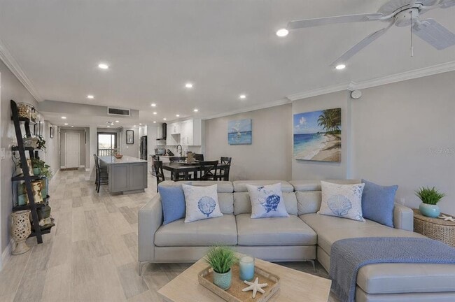 Building Photo - 7037 Sunset Dr S