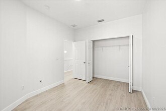 Building Photo - 4962 Leeward Ln