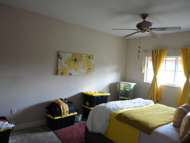 Foto del edificio - 4723 Lucerne Lakes Blvd
