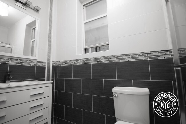 Building Photo - 853 Saint Johns Pl