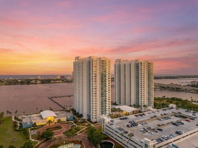 Building Photo - 241 Riverside Dr