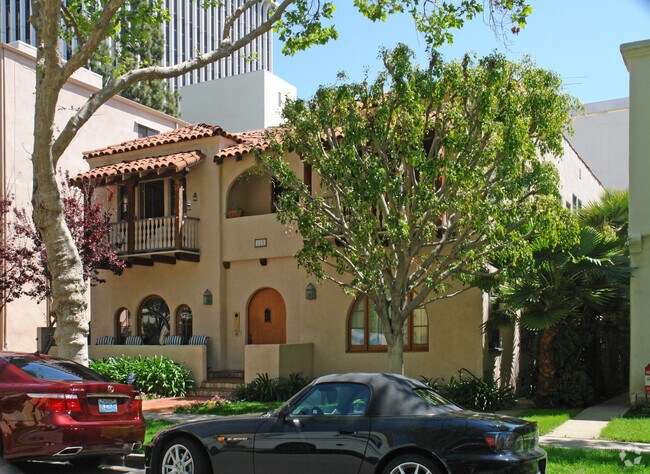 Building Photo - 128 S OAKHURST Dr