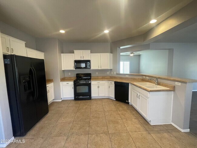 Foto del edificio - 2326 N Hudson Dr