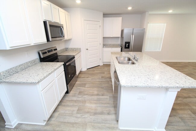 Building Photo - Lakeshore Preserve 3BR Home with Garage – ...