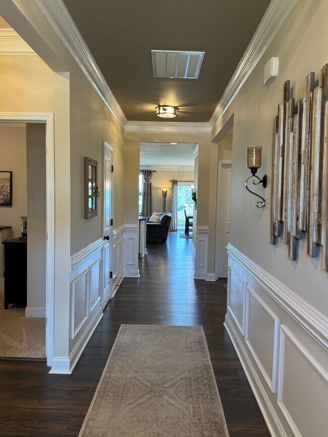 Foto del edificio - Beautiful 4 Bedroom Single Family Home