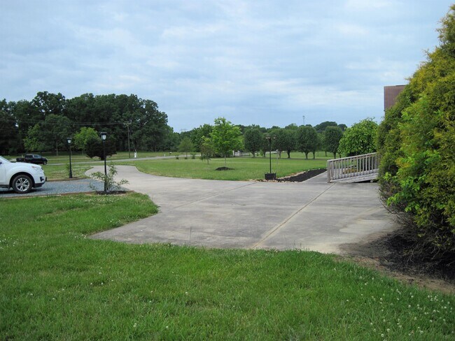 Building Photo - 5216 Griffith Rd