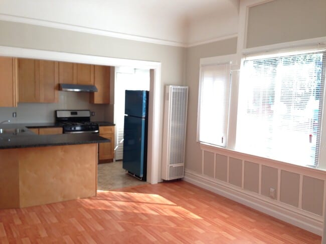 Building Photo - 656 8th St