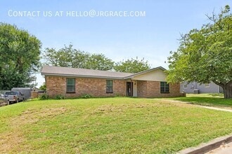 Building Photo - 429 Lindenwood Ln W