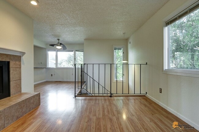 Building Photo - Cozy Southside Condo