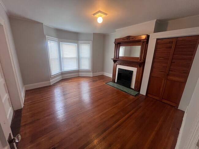 Foto del edificio - 374 Elmwood Ave
