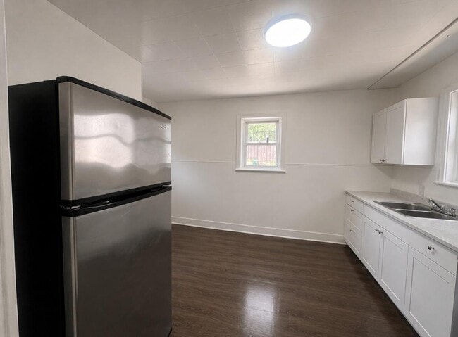 Building Photo - Stylish 3 Bedroom House for Rent –  $2,299/month (plus utilities)