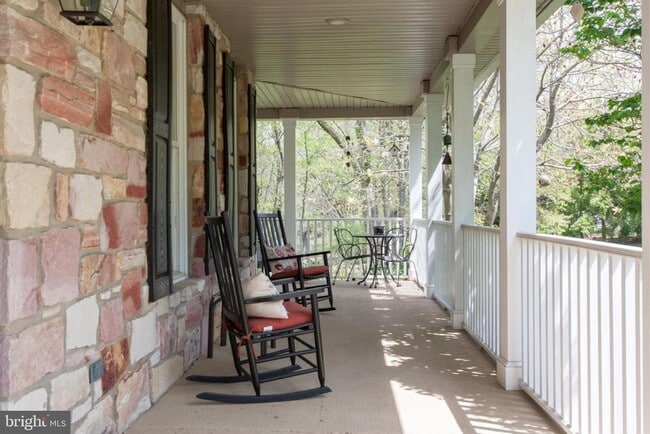 Building Photo - 4900 Hunt Field Dr
