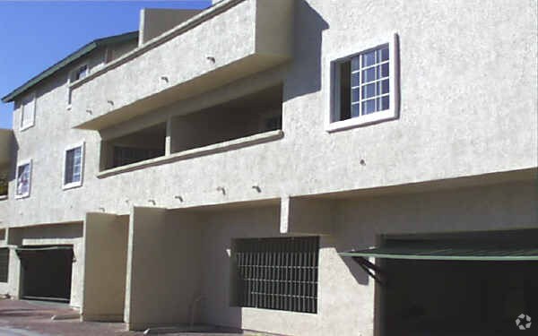 Foto del edificio - 207 Elkwood Ave