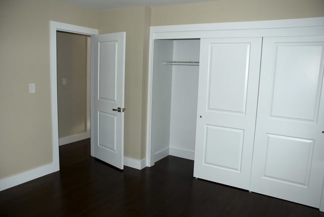 Building Photo - 519 Jackson Ave