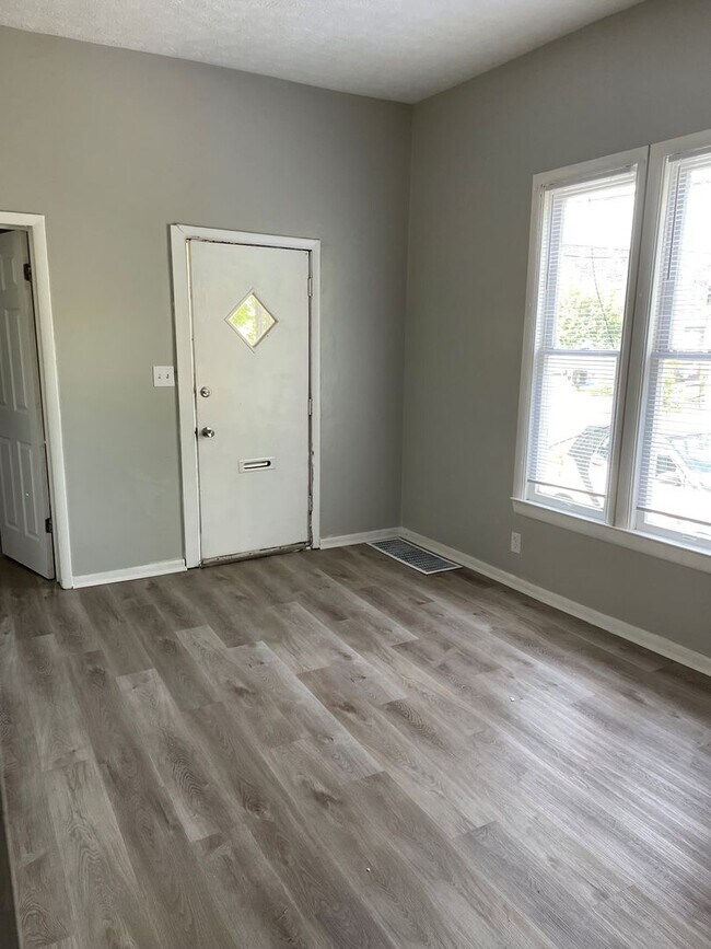 Building Photo - 592 E. 3rd Avenue