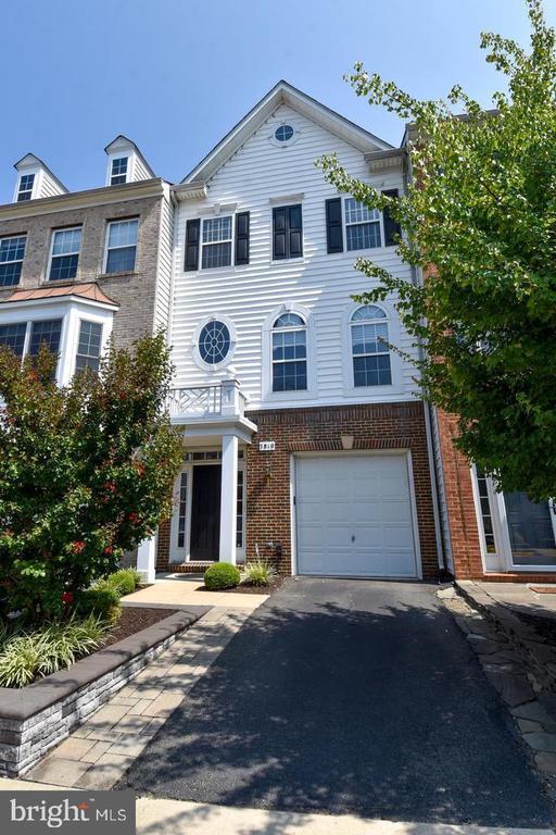 Foto del edificio - 7810 Locust Leaf Ln