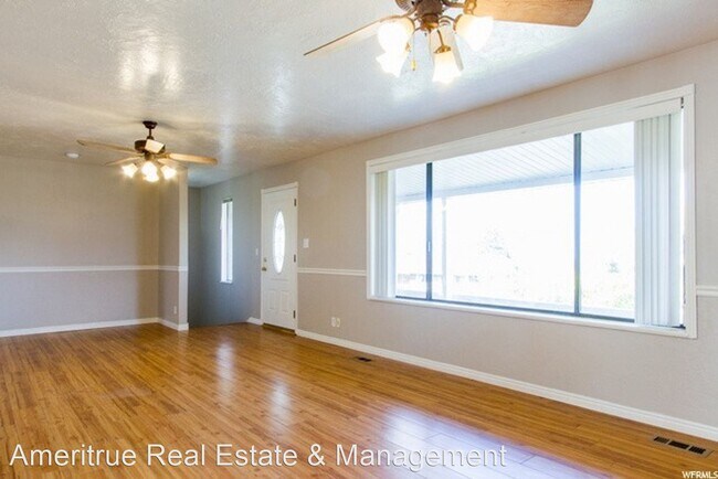 Building Photo - 6 br, 3 bath House - 856 E 280 S
