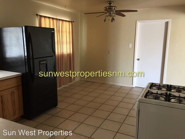 Building Photo - 3 br, 1 bath House - 2627 Mossman Dr.