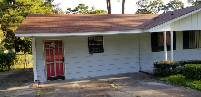 Building Photo - 738 Nakoma Dr