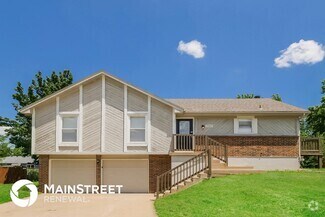 Building Photo - 3009 SW 30th Ct