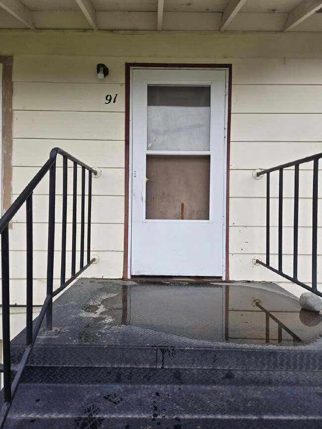 Building Photo - 2 bedroom 1 bath Apartment - 91 NW 8th St
