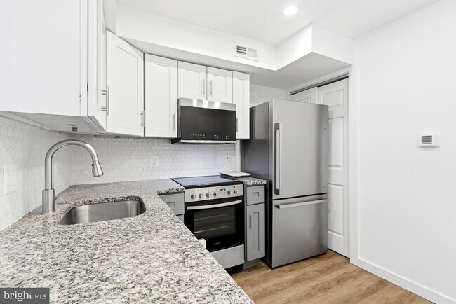 Foto del edificio - 2148 N Franklin St