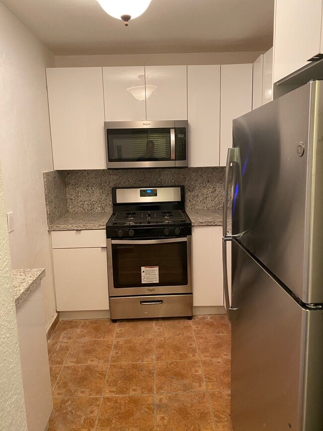 New Kitchen - 6713 N Kendall Dr