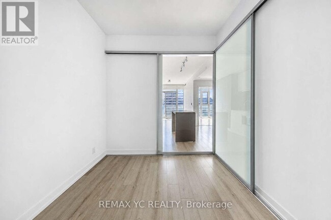 Building Photo - 33 Helendale Ave