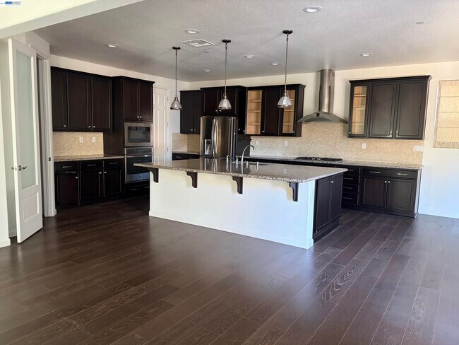 Building Photo - 575 W Strauss Dr