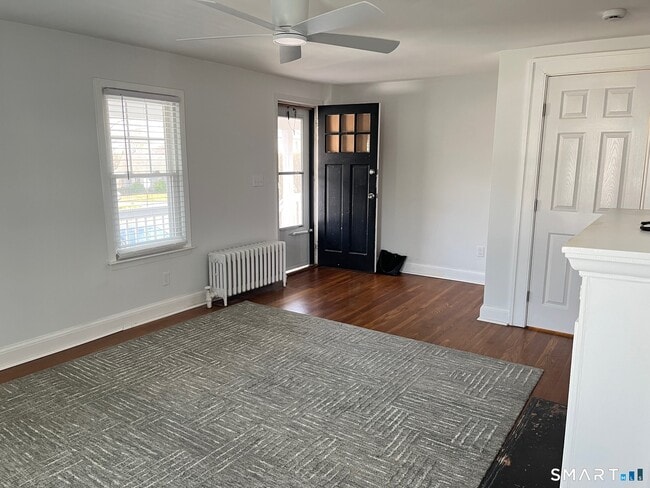 Building Photo - 446 Old Stratfield Rd