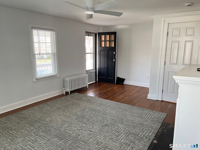 Foto del edificio - 446 Old Stratfield Rd