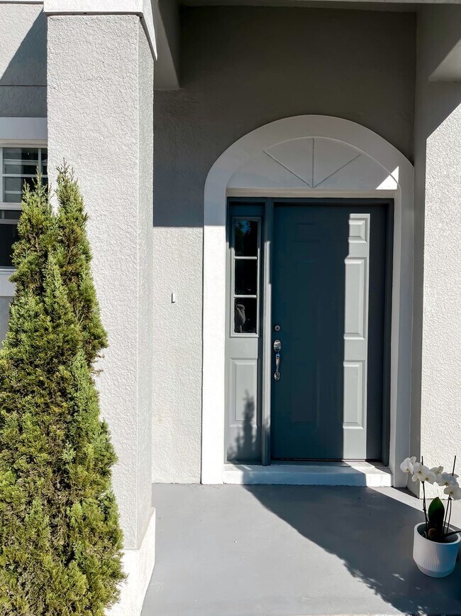 Foto del edificio - Updated 3 bed 2.5 bath Townhome