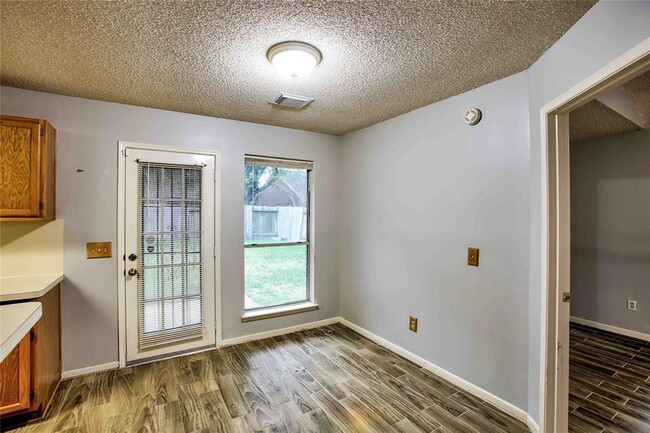 Building Photo - 10018 Cabin Creek Dr