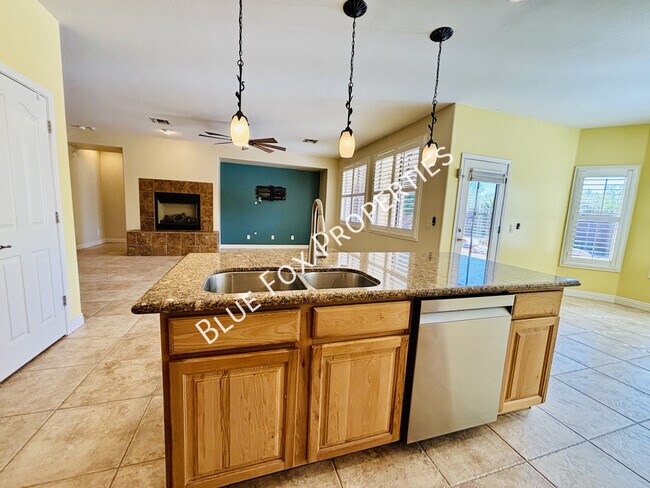 Building Photo - 11678 N Red Creek Pl
