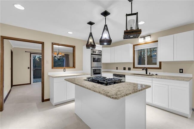 Building Photo - 1616 Maple Ridge Dr