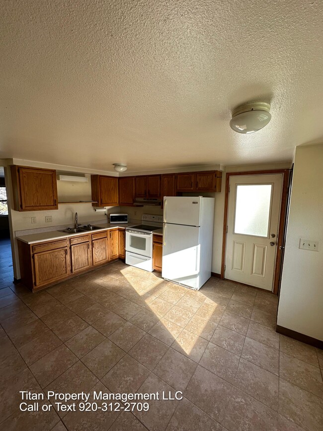Building Photo - 1409 W Linwood Ave