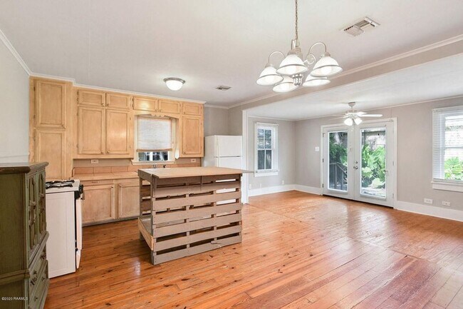 Building Photo - 3 bedroom home in the Saint Streets!