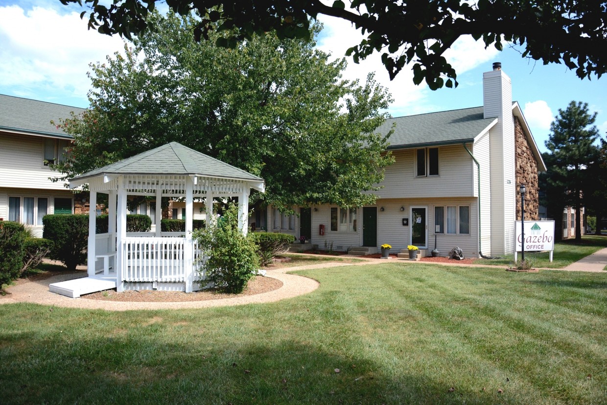 Primary Photo - Gazebo Apartments