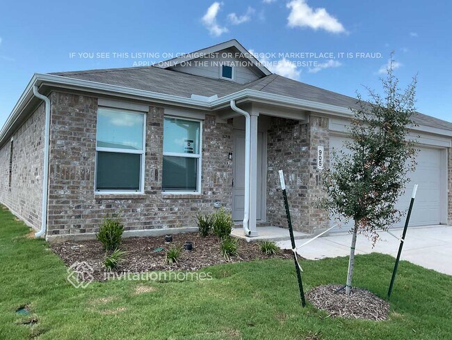 Building Photo - 905 Carrick Dr