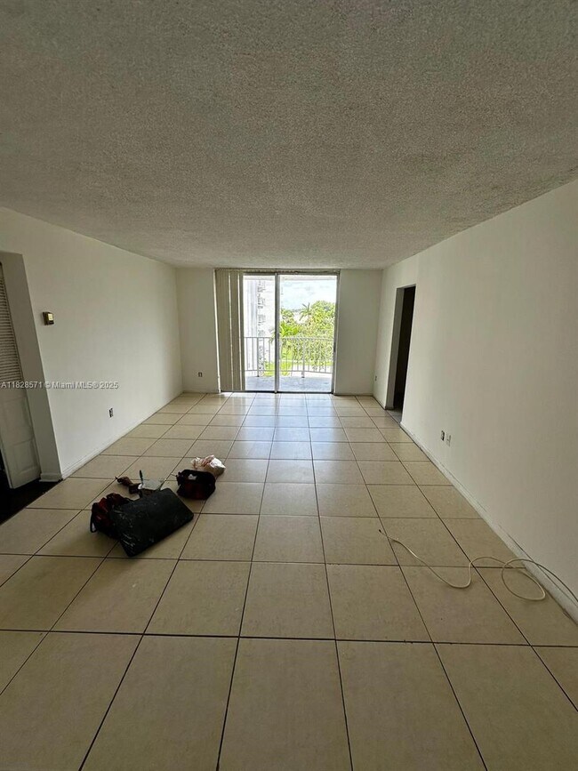 Foto del edificio - 496 NW 165th St