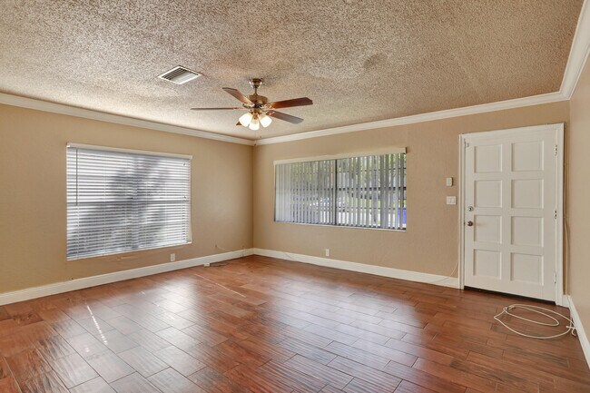 Building Photo - 5910 NW 46th Ave